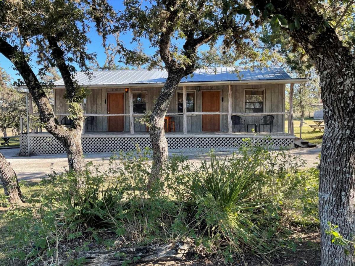 West 1077 Guest Ranch - Retreat Bed and Breakfast Tarpley Εξωτερικό φωτογραφία