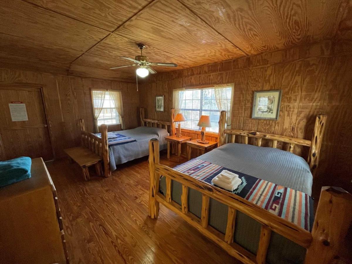 West 1077 Guest Ranch - Retreat Bed and Breakfast Tarpley Εξωτερικό φωτογραφία