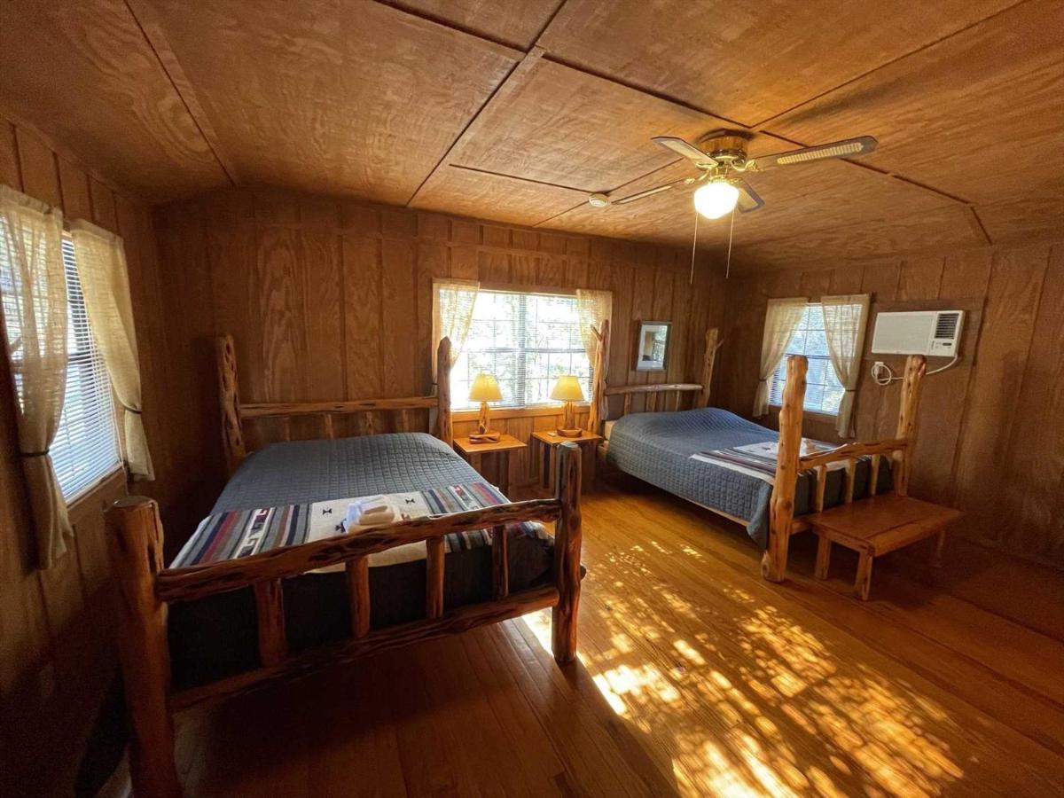 West 1077 Guest Ranch - Retreat Bed and Breakfast Tarpley Εξωτερικό φωτογραφία