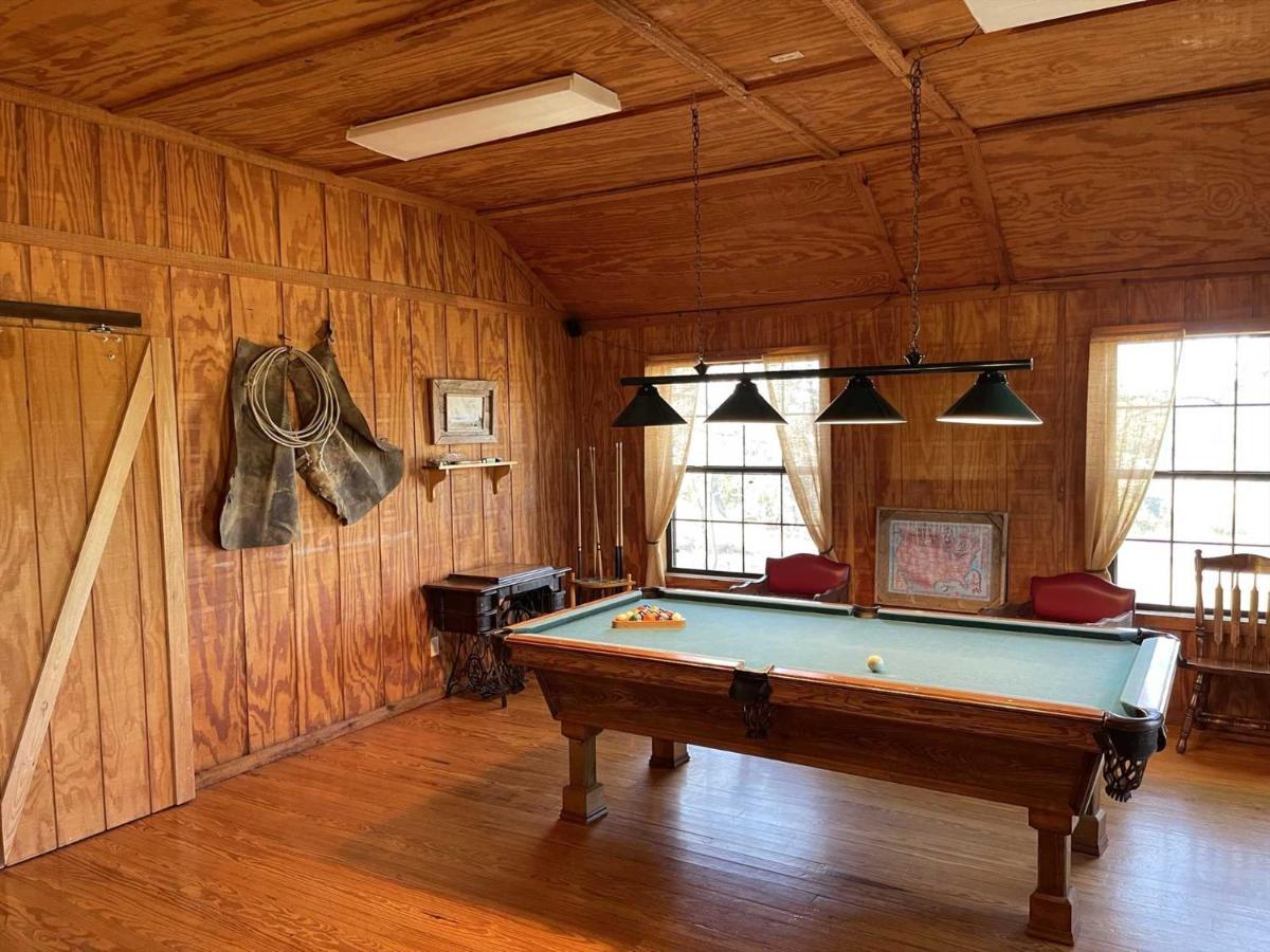 West 1077 Guest Ranch - Retreat Bed and Breakfast Tarpley Εξωτερικό φωτογραφία