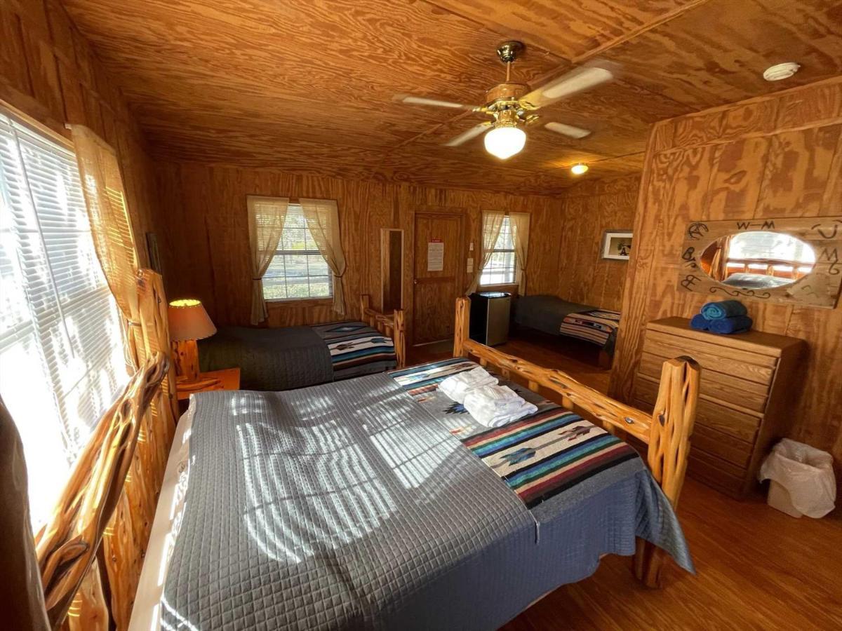 West 1077 Guest Ranch - Retreat Bed and Breakfast Tarpley Εξωτερικό φωτογραφία