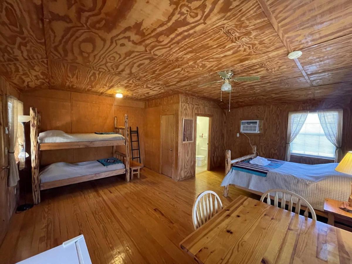 West 1077 Guest Ranch - Retreat Bed and Breakfast Tarpley Εξωτερικό φωτογραφία