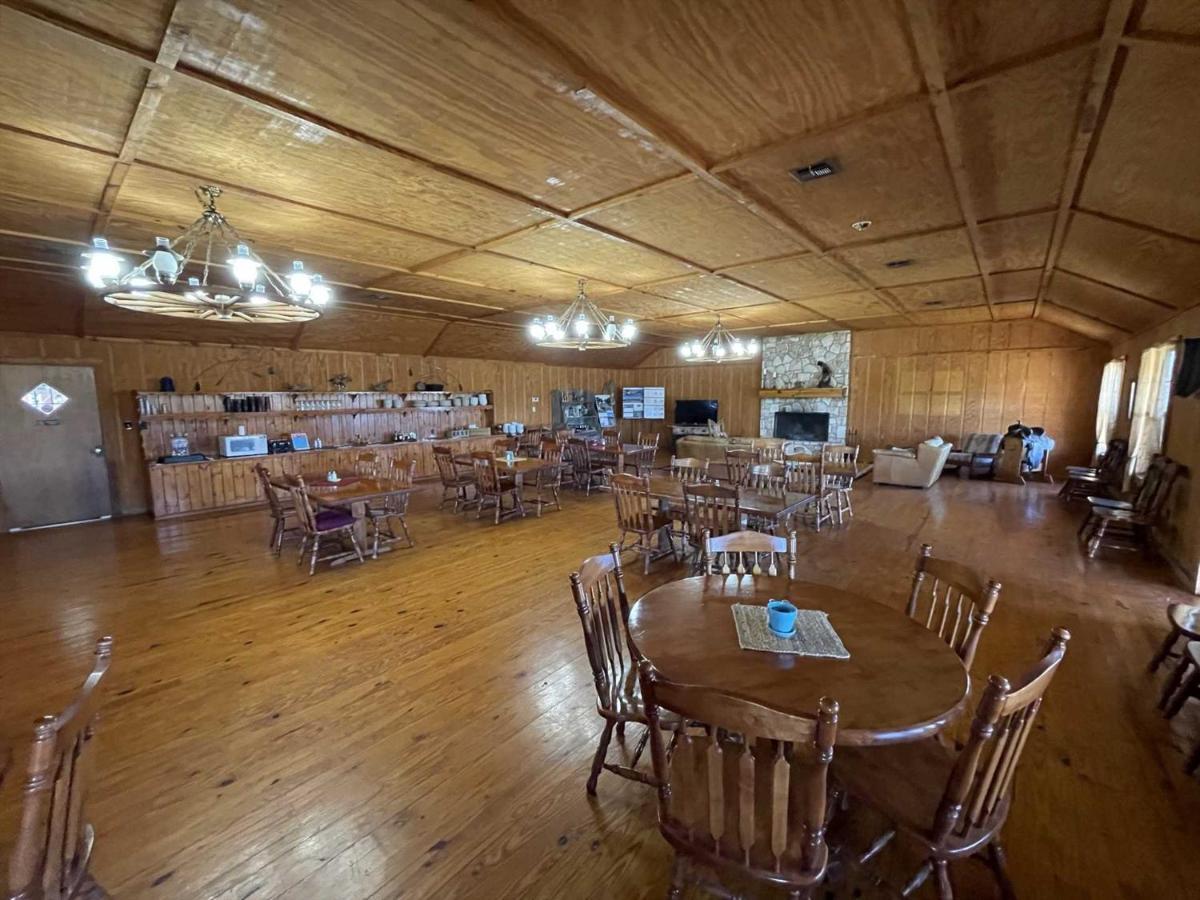 West 1077 Guest Ranch - Retreat Bed and Breakfast Tarpley Εξωτερικό φωτογραφία