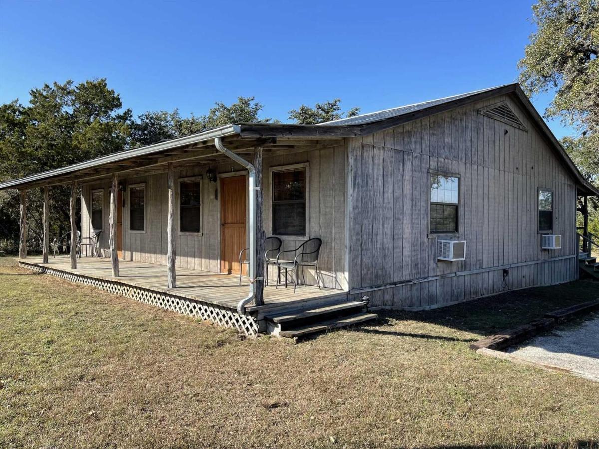 West 1077 Guest Ranch - Retreat Bed and Breakfast Tarpley Εξωτερικό φωτογραφία