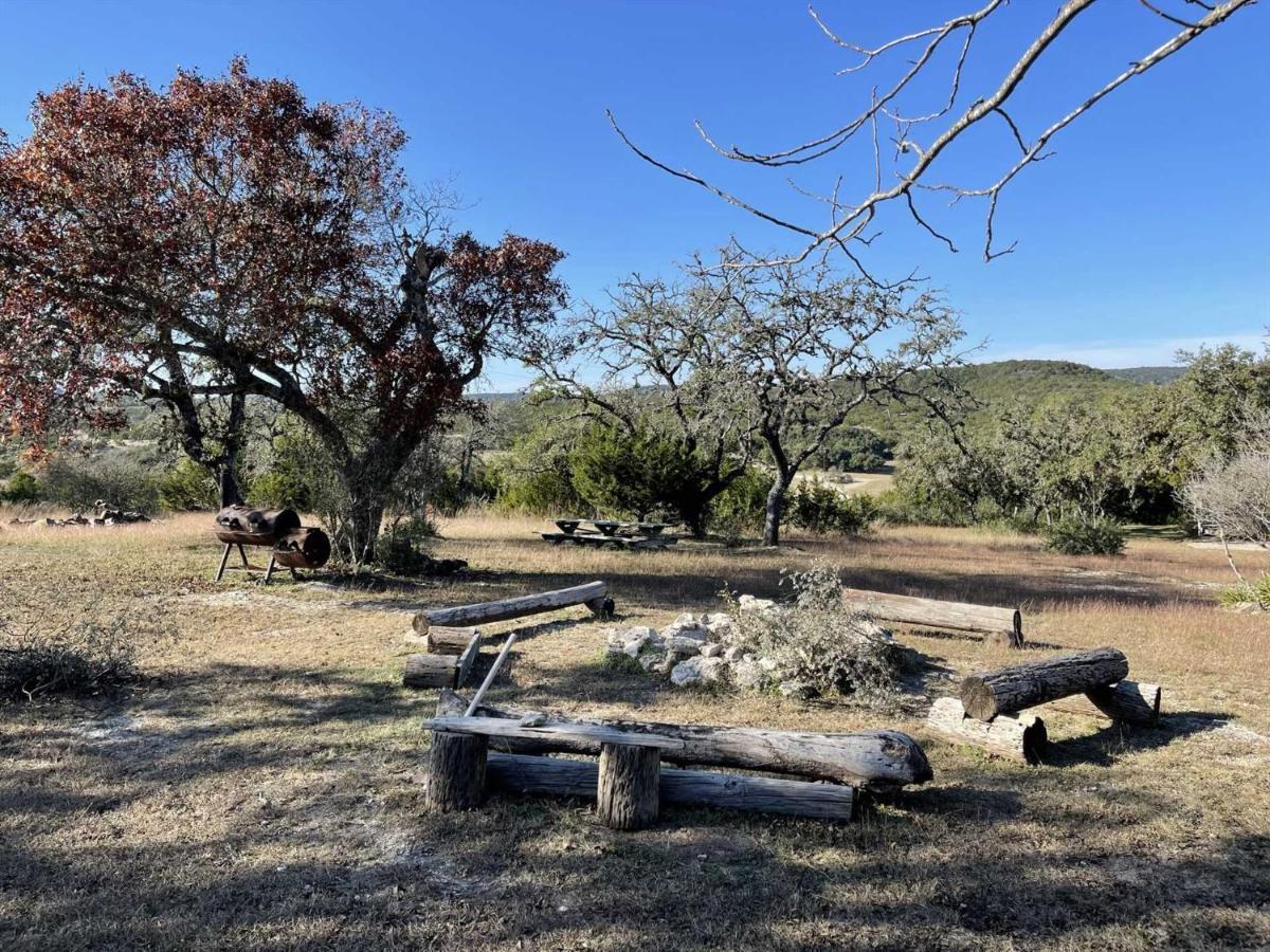 West 1077 Guest Ranch - Retreat Bed and Breakfast Tarpley Εξωτερικό φωτογραφία